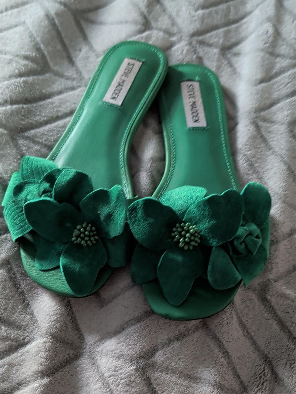 Steve Madden Emerald Green Floral Slide Flats
